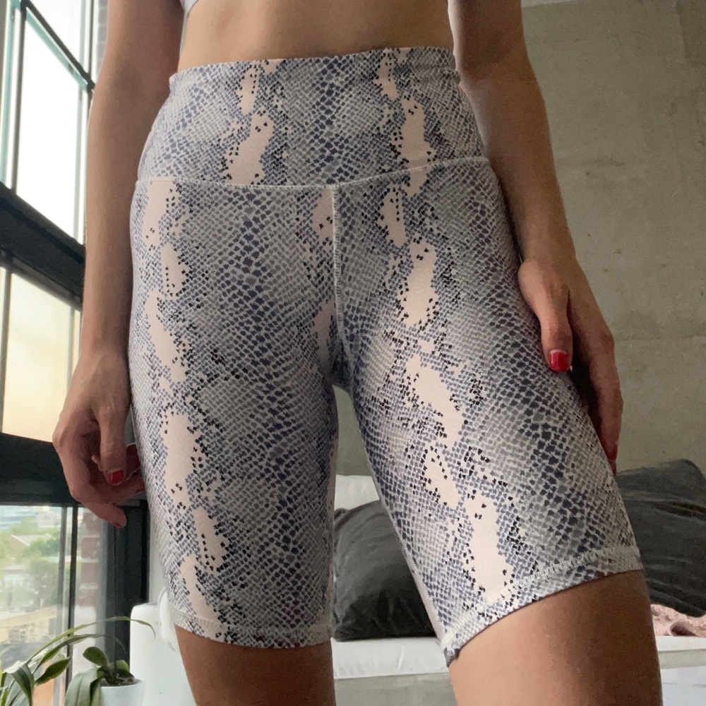 faux-snake print 8" biker shorts